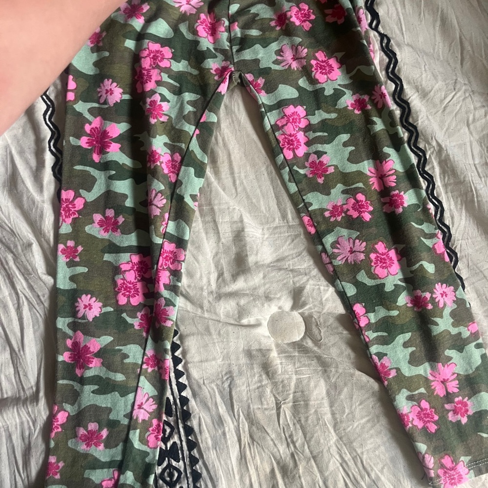 Bobbie Brooks Size 6/6X Floral Camo Kids Leggings